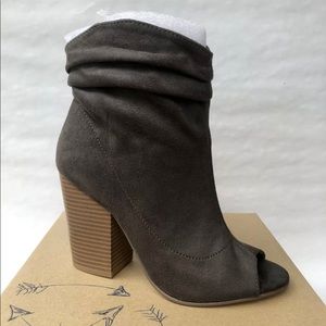Indigo Rd. Peep-toe Booties. Size 6 Grey Suede-like. New, Worn Once.